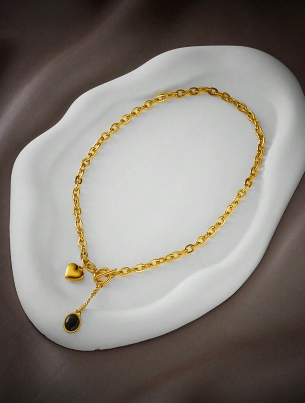 Collar Corazón Dorado & Ónix 18K