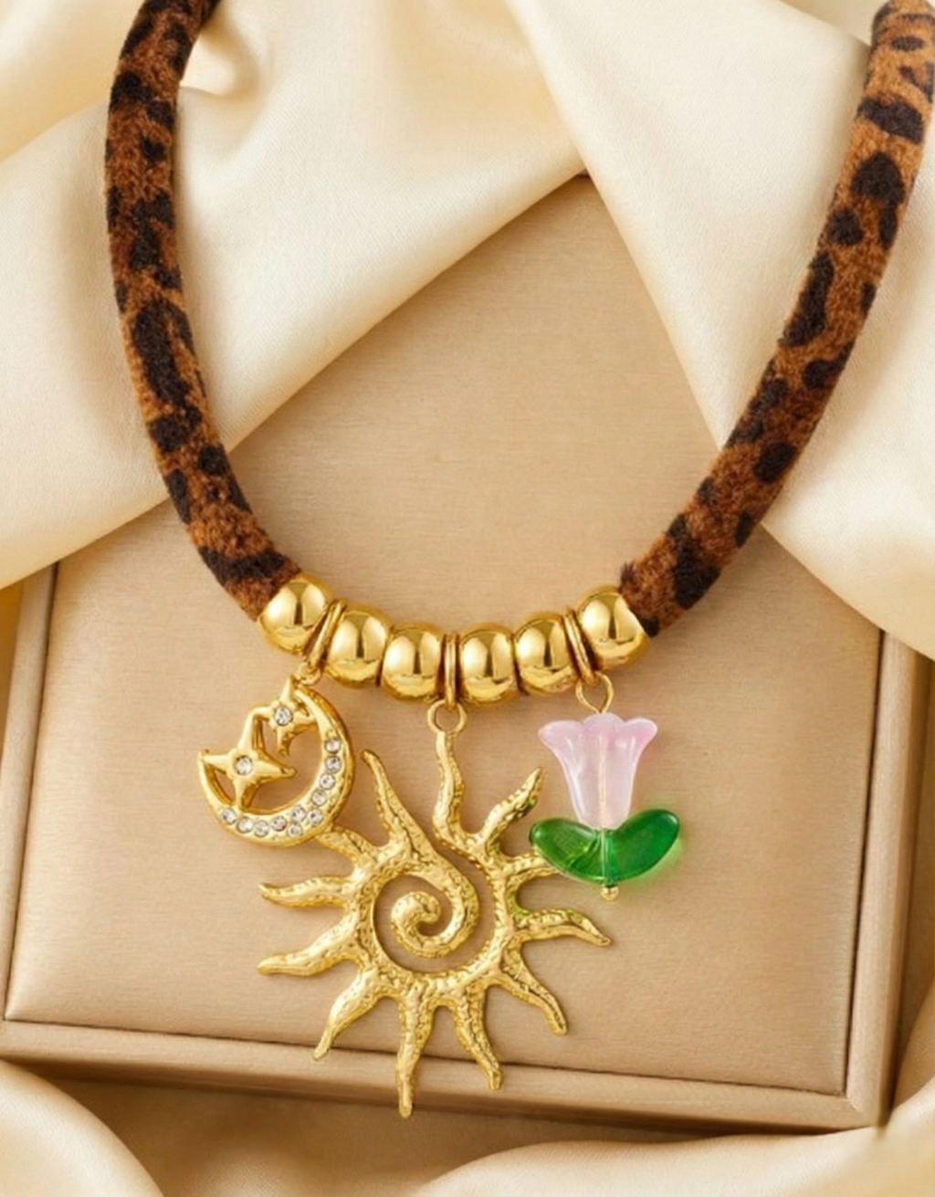 Collar Eclipse Salvaje